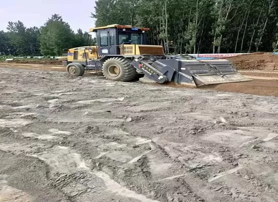 如果不結合怎能達到路面整體性的要求。應力從上往下傳遞,車輛先把力傳給面層