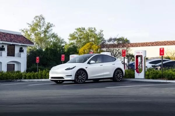 在幾年前的Tesla電池日上,CEO埃隆馬斯克宣布他將製