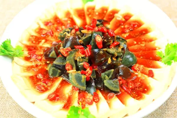 克,味精1克,白糖2克,生抽5克,芝麻油3克,辣椒紅油5克,陳醋5克,把