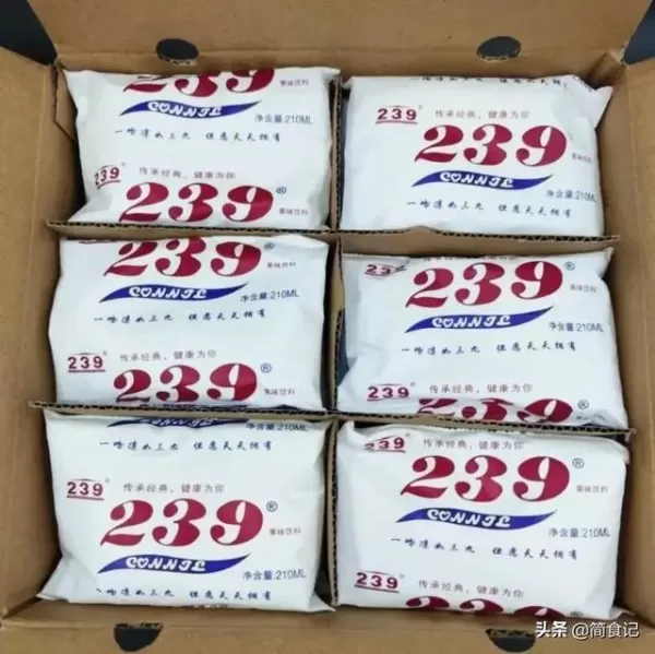 鳴,嘴裡甜滋滋的,這是幾代人對夏天的共同回憶!然而
